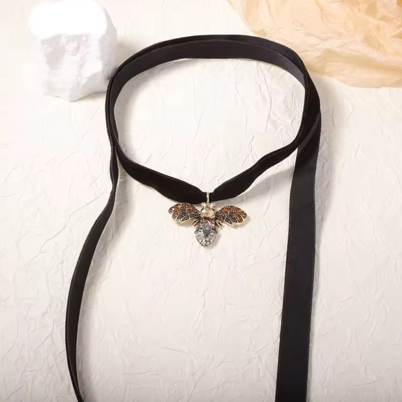 Vintage Bee Black Velvet Choker Necklace - Picture 2 of 6